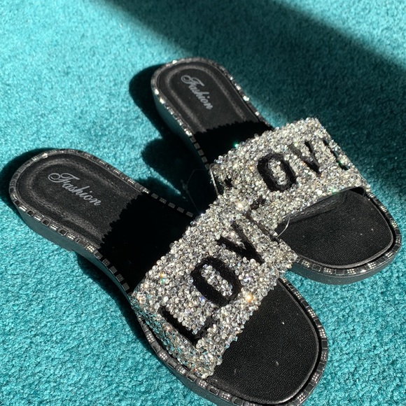 Women's LOVE Beach Flip Flop Slides - BNWOT - Picture 8 of 9